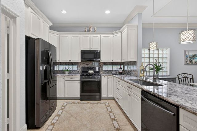118 Kensington Way, Royal Palm Beach, FL 33414