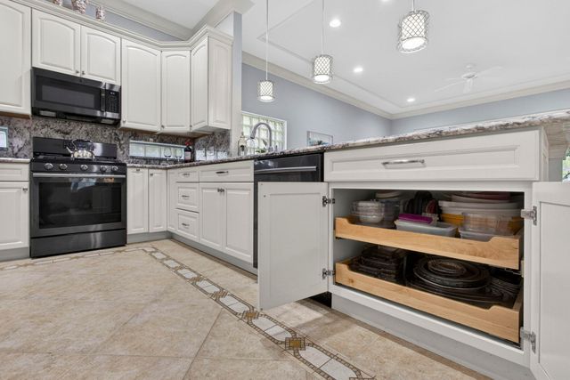 118 Kensington Way, Royal Palm Beach, FL 33414
