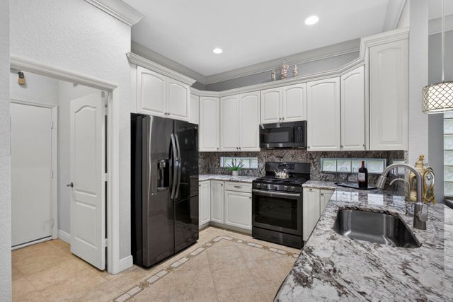 118 Kensington Way, Royal Palm Beach, FL 33414