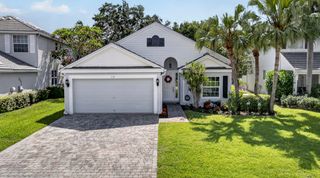118 Kensington Way, Royal Palm Beach, FL 33414