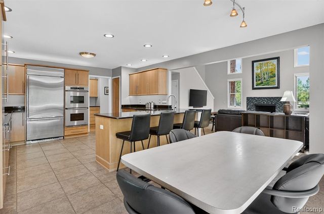 1297 Almond Drive, Troy, MI 48098