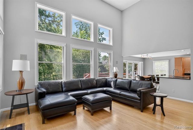 1297 Almond Drive, Troy, MI 48098