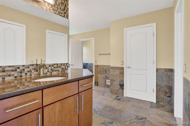 1297 Almond Drive, Troy, MI 48098