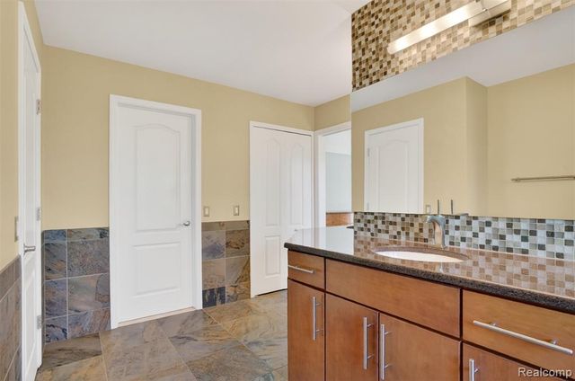 1297 Almond Drive, Troy, MI 48098