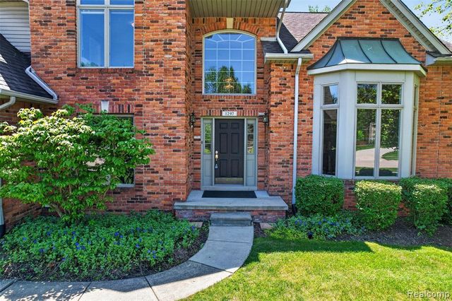 1297 Almond Drive, Troy, MI 48098