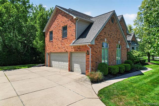 1297 Almond Drive, Troy, MI 48098