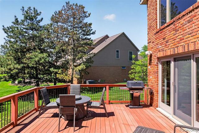 1297 Almond Drive, Troy, MI 48098