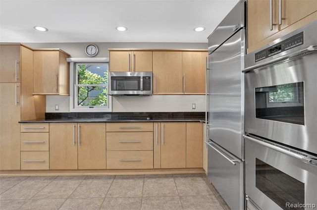 1297 Almond Drive, Troy, MI 48098