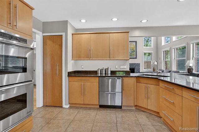 1297 Almond Drive, Troy, MI 48098