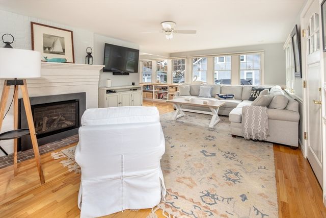 7 Mattakiset Rd, Mattapoisett, MA 02739