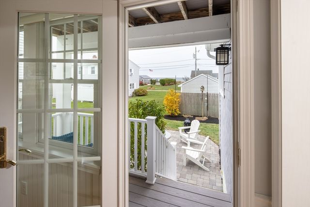 7 Mattakiset Rd, Mattapoisett, MA 02739