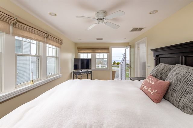 7 Mattakiset Rd, Mattapoisett, MA 02739