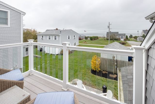 7 Mattakiset Rd, Mattapoisett, MA 02739