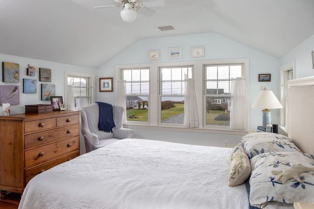 7 Mattakiset Rd, Mattapoisett, MA 02739