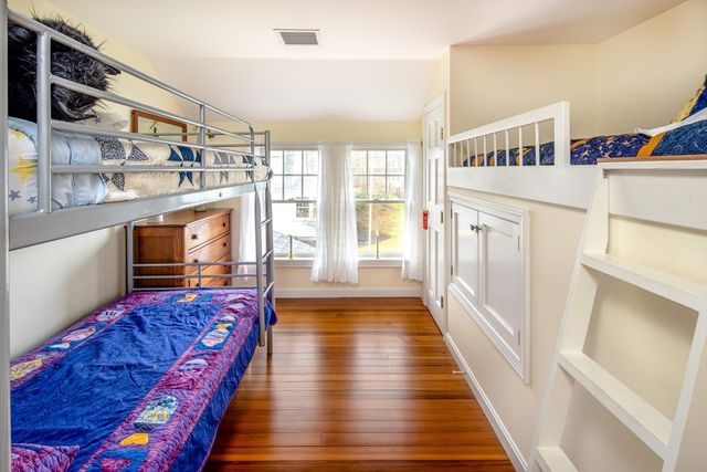 7 Mattakiset Rd, Mattapoisett, MA 02739