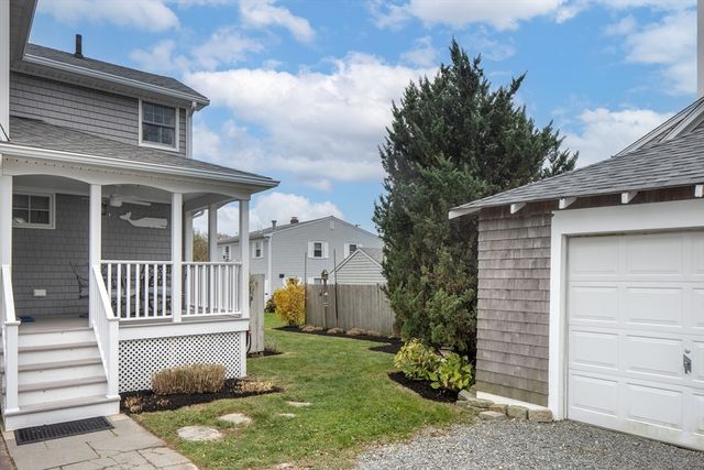 7 Mattakiset Rd, Mattapoisett, MA 02739