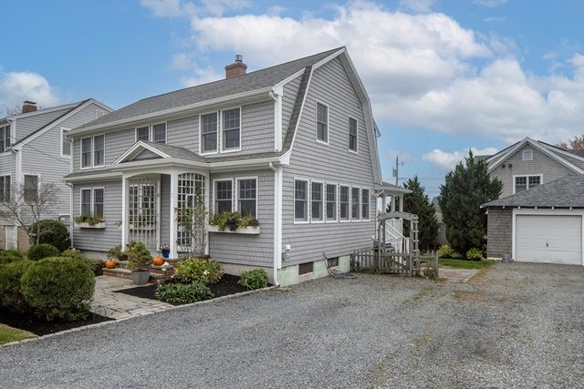 7 Mattakiset Rd, Mattapoisett, MA 02739