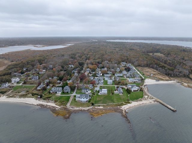 7 Mattakiset Rd, Mattapoisett, MA 02739