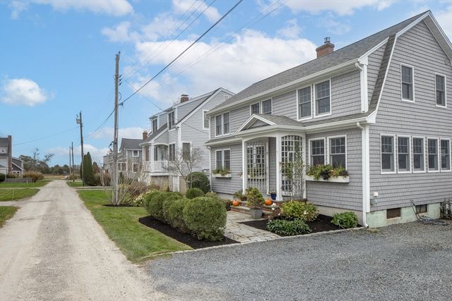 7 Mattakiset Rd, Mattapoisett, MA 02739