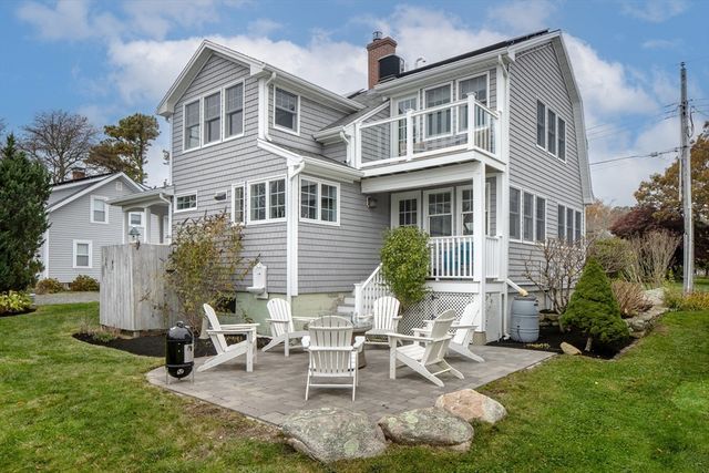 7 Mattakiset Rd, Mattapoisett, MA 02739