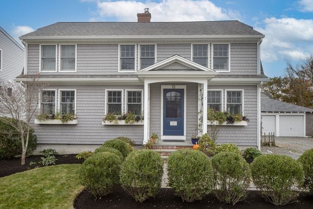 7 Mattakiset Rd, Mattapoisett, MA 02739