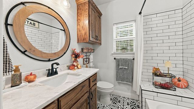 136 N Bronco Court, Springtown, TX 76082