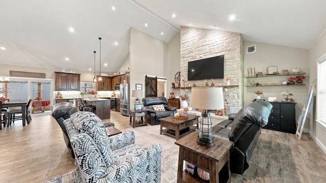 136 N Bronco Court, Springtown, TX 76082