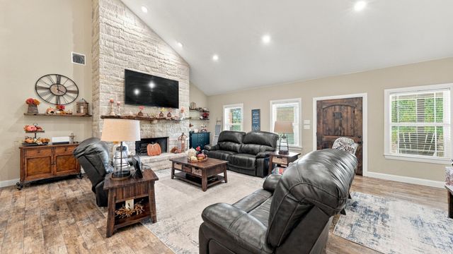 136 N Bronco Court, Springtown, TX 76082