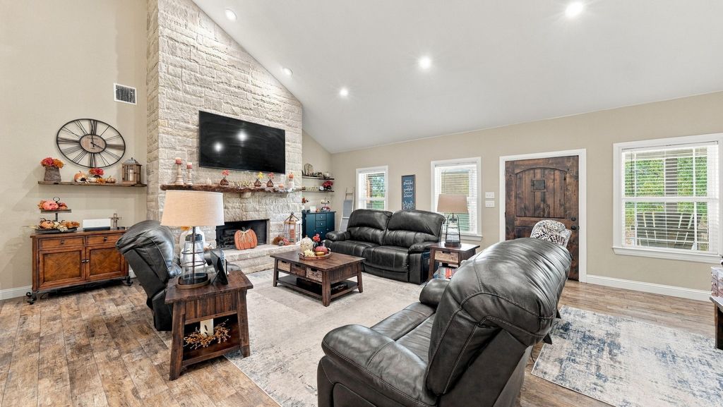 136 N Bronco Court, Springtown, TX 76082 — photo 5