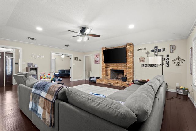 2102 Longhorn Drive, Levelland, TX 79336