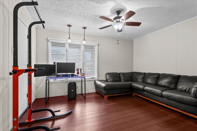 2102 Longhorn Drive, Levelland, TX 79336