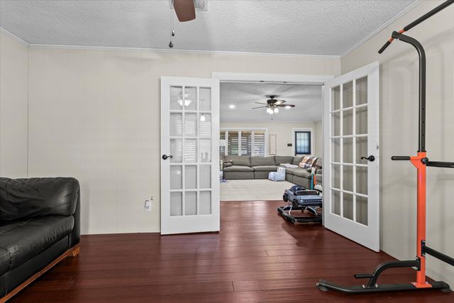 2102 Longhorn Drive, Levelland, TX 79336