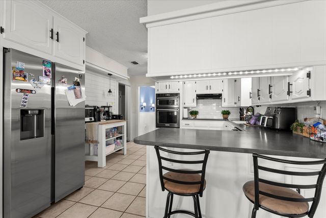 2102 Longhorn Drive, Levelland, TX 79336