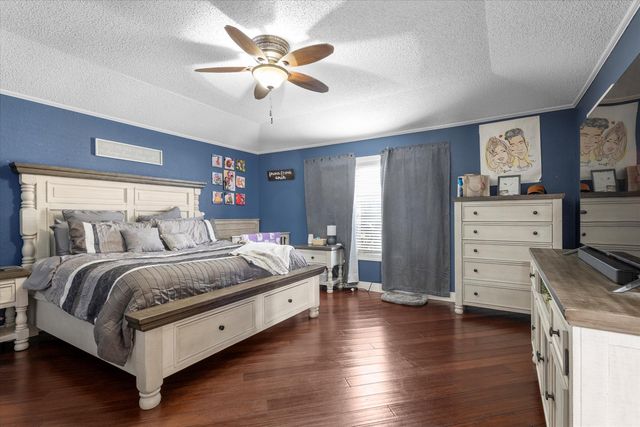 2102 Longhorn Drive, Levelland, TX 79336