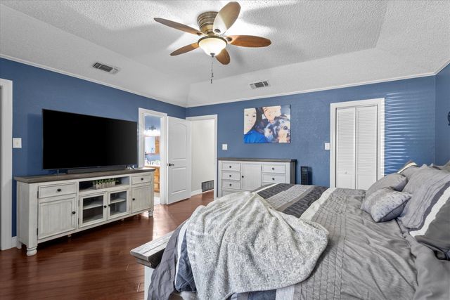 2102 Longhorn Drive, Levelland, TX 79336