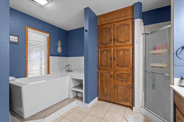 2102 Longhorn Drive, Levelland, TX 79336