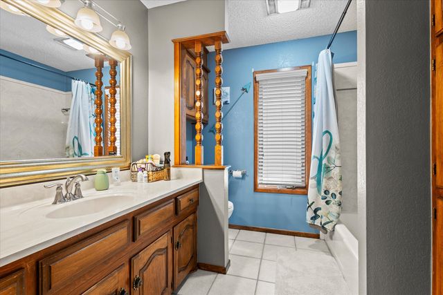 2102 Longhorn Drive, Levelland, TX 79336