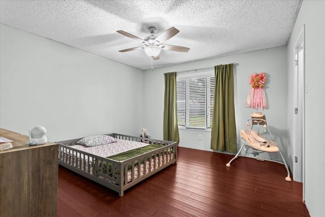 2102 Longhorn Drive, Levelland, TX 79336