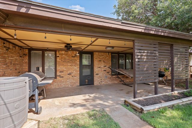 2102 Longhorn Drive, Levelland, TX 79336