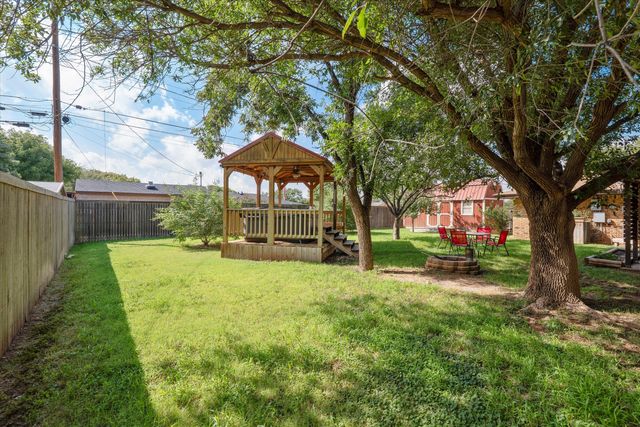 2102 Longhorn Drive, Levelland, TX 79336