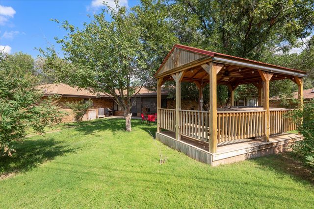 2102 Longhorn Drive, Levelland, TX 79336