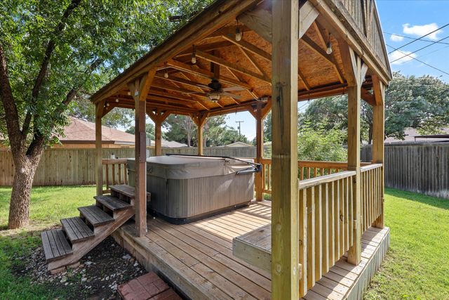 2102 Longhorn Drive, Levelland, TX 79336