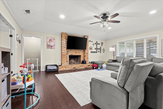 2102 Longhorn Drive, Levelland, TX 79336