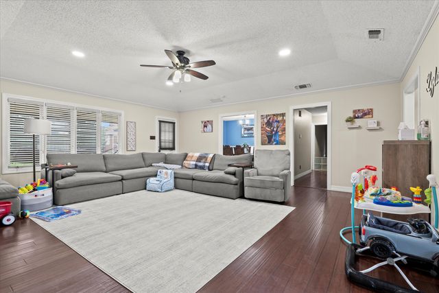 2102 Longhorn Drive, Levelland, TX 79336