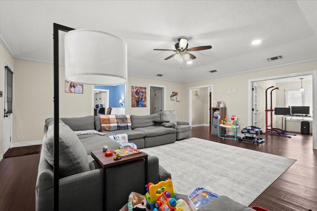 2102 Longhorn Drive, Levelland, TX 79336