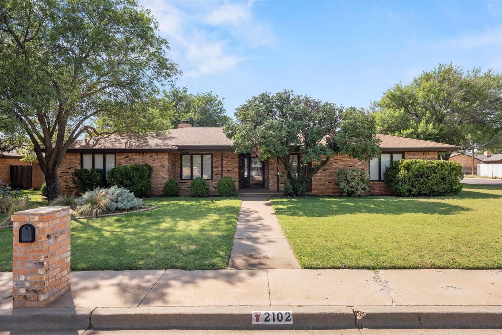 2102 Longhorn Drive, Levelland, TX 79336