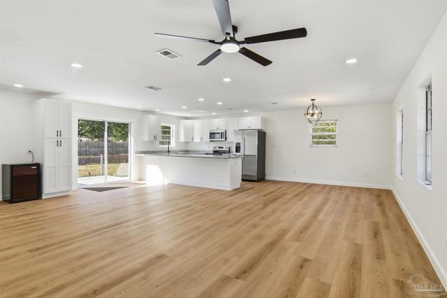 3520 Tide Dr, Pensacola, FL 32504