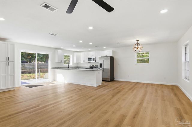 3520 Tide Dr, Pensacola, FL 32504