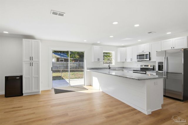 3520 Tide Dr, Pensacola, FL 32504