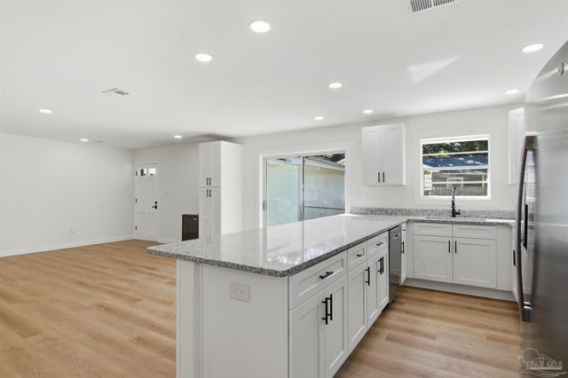 3520 Tide Dr, Pensacola, FL 32504